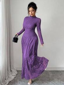 Modelyn Vestido longo de festa elegante em renda roxa com gola alta, cintura marcada e estilo vintage, disponível em tamanhos grandes. - Roxa - Ver 5