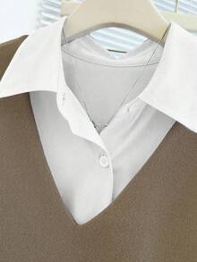 Franclia 2025秋季新品上市：女士二合一夹克衬衫套装，采用巧妙的不对称剪裁、精致的纽扣装饰和可调节腰带，流畅的线条勾勒出纤细的身形，适合办公室通勤、休闲周末和日常外出等各种场合。 - 彩色 - 查看 4