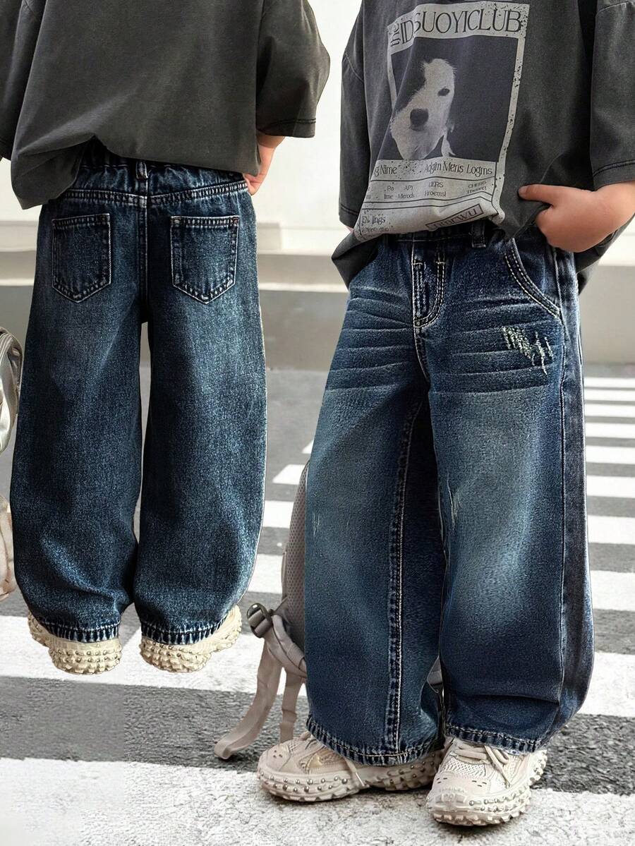 SHEIN 男童休闲柔软基础款深蓝色牛仔弹力腰宽松牛仔裤，适合秋冬季日常穿着，也适合返校季、男童街头风、男童圣诞节、男童新年等场合，时尚系列，冬季牛仔裤，幼儿牛仔裤，保暖牛仔裤，2岁男童牛仔裤，男童休闲装，男童印花牛仔裤，2000年代印花牛仔裤