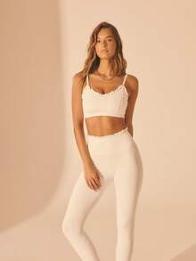 Aralina Bộ đồ thể thao nữ màu trơn, gồm áo hai dây và quần legging có bèo nhún ở gấu. - trắng - Xem 1