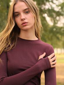 SHEIN In My Nature 女士无缝户外亲肤瑜伽运动T恤；修身多功能健身长袖 - 酒紅色 - 查看 2