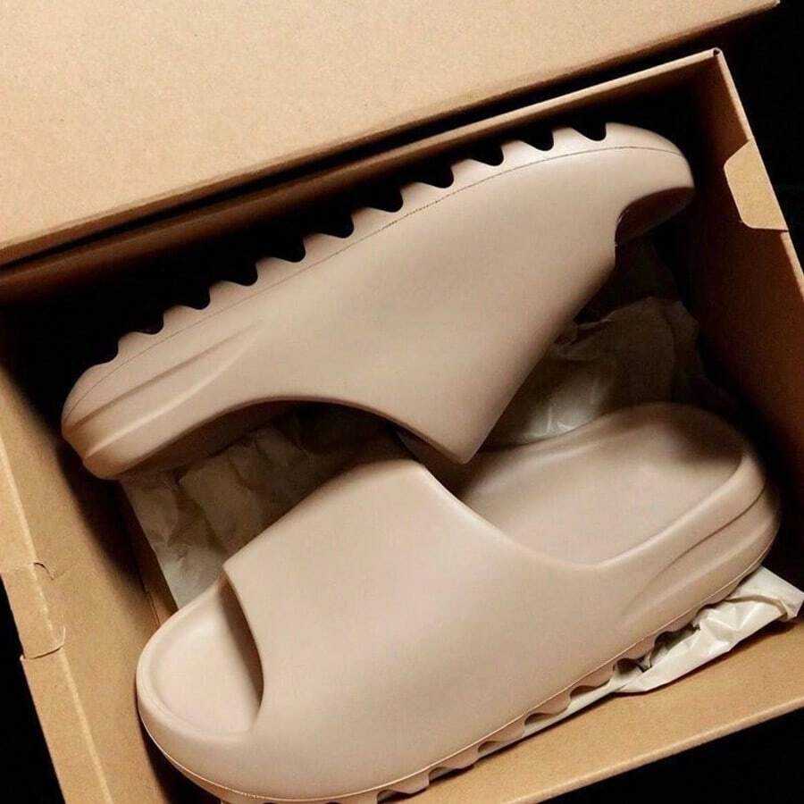 Elegante y ligera para salir, pantufla de color liso con suela antideslizante para uso en interiores y exteriores. Pantufla de plástico para mujer. - Café integral - Ver 1