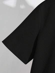 SHEIN 青少年男童休闲舒适时尚百搭短袖圆领T恤，采用柔软质感面料，适合春秋夏季节穿着，是日常穿着、户外活动、上学、街头风、派对和休闲活动的理想之选。 - 黑色 - 查看 4