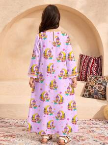 SHEIN Áo Abaya cầu nguyện Ahlam màu tím nhạt, Áo Jalabiya hoa cho trẻ em, Họa tiết sao và trăng hoạt hình dễ thương, Họa tiết nơ, Váy maxi dài tay cổ chữ V rộng rãi thoải mái cho bé gái tuổi teen, Thích hợp cho mùa xuân/hè, Váy maxi dài tay thanh lịch, Áo Abaya cầu nguyện cho trẻ em, Thoải mái dễ chịu, Trang phục thường ngày, Áo Kaftan kín đáo, Áo Jalabiya cho trẻ em, Phong cách mới - Nhiều màu - Xem 2
