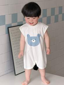 Dazy Kids 婴儿/幼儿男童卡通格子熊贴花无袖舒适连体衣 - 白色 - 查看 4