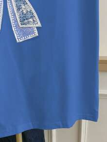 Resyla Áo thun nữ tay ngắn cổ tròn kiểu dáng thường ngày, đính nơ và hạt cườm. - Màu xanh lam - Xem 5