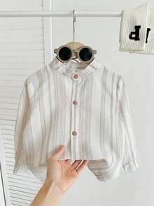 SHEIN 男童/少男童卡其色条纹立领长袖梭织衬衫，舒适百搭的休闲条纹基础款上衣，适合室内、室外、日常穿着、运动、玩耍、派对、拍照、万圣节、圣诞节等秋冬季场合。 - 白色 - 查看 1