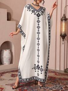 Al Najma Positioning Print Black & White V-Neck Batwing Sleeve Loose Arabic Robe - Black and White - View 5