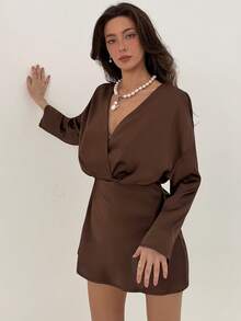 Aloruh 女士休闲纯色重叠领收腰迷你连衣裙，秋季款 - 咖啡 - 查看 8