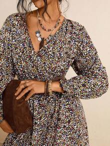 SHEIN PETITE CURVE Damen Große Größen Lässig Kleid mit Allover-Muster V-Ausschnitt - Verschiedenfarbig - Übersicht 6
