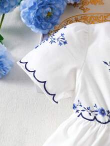 SHEIN 女婴T恤套装，可爱短袖上衣和裤子两件套，白色底蓝色花边，传统风格，柔软针织面料，适合派对、聚会、正式场合和休闲穿着，阿拉伯传统婴儿服装 - 白色 - 查看 10