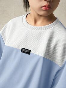 SHEIN Set de 2 piezas de camiseta de manga corta con cuello redondo y pantalones cortos de bloques de color casual para niño preadolescente, adecuado para ir y venir, la escuela, el uso diario casual, deportes, primavera/verano - Celeste - Ver 6