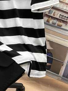 SHEIN Set de 2 piezas para adolescentes varones: Camiseta de manga corta con cuello redondo y pantalones cortos cargo a rayas elásticos, adecuado para ir y venir, la escuela, uso casual diario, deportes, primavera/verano - Negro - Ver 6