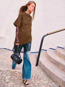 Nöista 这款两用上衣采用层叠蕾丝袖口和下摆设计，是春假或生日聚会等女性活动的理想之选。宽松的版型搭配优雅的蕾丝细节，轻松驾驭从日常穿着到晚宴或新年装扮的各种场合。 - 咖啡棕 - 查看 5