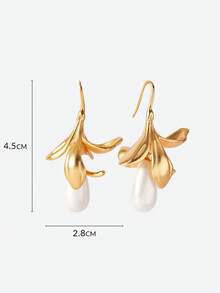Opalesca 18 K Matte Gold Flower Shaped Pearl Drop Earrings,Outfits,Old Money,Beaded,Wedding/Bridal Accessories,Fairycore/Fairy,Pearl,Fall/Autumn/Winter,For Mom/Women/Girl/Mother,Elegant,Premium,Valentine's Day,Gift - Gold - View 7