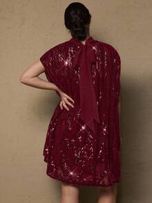 Freevana Gaun Tunik Ukuran Besar Berpayet Warna Burgundy dengan Lengan Pendek Model Kelelawar dan Kerah Tegak untuk Pakaian Pesta - Burgundy - View 2