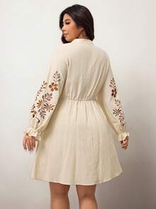Enliva 大码女式长袖连衣裙，刺绣图案细节，松紧腰身，A字下摆宽松连衣裙，适合圆润身材曲线 - 杏色 - 查看 5