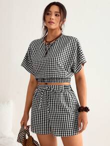 SHEIN VCAY 大码休闲度假格子蝙蝠袖衬衫短裤两件套，女士夏季度假装，女士两件套，商务休闲女装，沙滩度假套装，校园风，乡村风 - 黑與白 - 查看 4