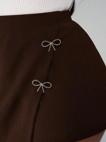 SHEIN PETITE CURVE 大码女式不对称蝴蝶结水钻装饰情人节黑色爱心/恋人基本款短裤 - 咖啡棕 - 查看 3