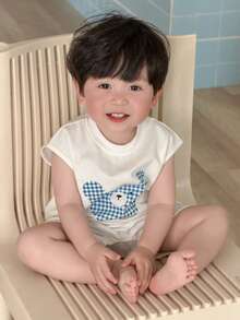 Dazy Kids 婴儿/幼儿男童卡通格子熊贴花无袖舒适连体衣 - 白色 - 查看 3