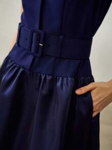 MOTF PREMIUM WOMEN'S HIGH-END SATIN TAFFETA COMMUTER TURNDOWN COLLAR SLEEVELESS TIE-UP COLLECTED BLUE MID-LENGTH DRESS - Royal Blue - View 2