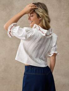 WESTFADE Áo kiểu dáng rộng, tay ngắn phồng, cổ chữ V, thêu hoa và xếp ly. - trắng - Xem 3