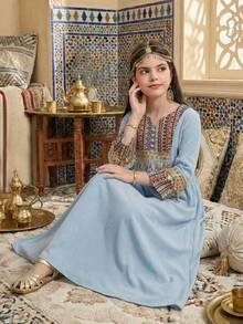 SHEIN فستان بأكمام 3/4 مزين بالشرائط المنسوجة والتطريز المنقط، مناسب للسفر والعطلات والأجواء الريفية والمنتجعات الكاجوال والبوهيمي، متناسق مع الأخت والأم-ابنة، باللون الأزرق - أزرق فاتح اللون - مشاهدة 2