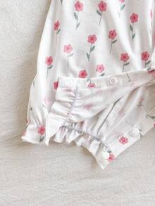 SHEIN Vintaside Kids 女婴三件套趣味昆虫印花连体衣套装，包括带褶皱下摆和可爱荷叶袖的短裤，夏季必备单品 - 彩色 - 查看 6