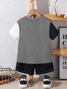 Bộ 2 áo thun tay ngắn cổ tròn họa tiết màu tương phản thường ngày cho bé trai tuổi teen và quần short cargo đường may tương phản, thích hợp mặc khi đi làm, đi học, đi chơi thường ngày, thể thao, mùa xuân/hè - Xám - Xem 3