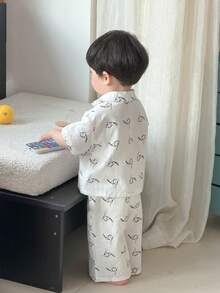 DAZY 2 piezas Conjunto de camisa con cuello y pantalones con estampado de dibujos animados para niños pequeños, ropa cómoda para el hogar - Blanco - Ver 2