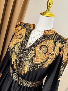 Rometta 大码女式定位花卉印花金色图案优雅黑色A字修身连衣裙，适合婚礼、派对、节日、约会和其他场合。 - 金色 - 查看 8