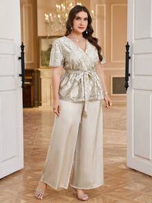 SHEIN Clasi Bộ trang phục công sở thường ngày dành cho nữ cỡ lớn: Áo tay ngắn cổ chữ V, chất liệu jacquard, thiết kế thắt eo, kết hợp với quần ống rộng. - Vàng - Xem 5