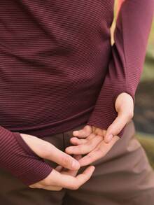 SHEIN In My Nature 女士无缝户外亲肤瑜伽运动T恤；修身多功能健身长袖 - 酒紅色 - 查看 4