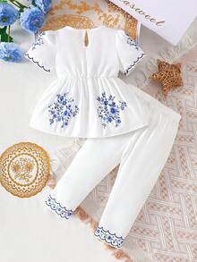 SHEIN 女婴T恤套装，可爱短袖上衣和裤子两件套，白色底蓝色花边，传统风格，柔软针织面料，适合派对、聚会、正式场合和休闲穿着，阿拉伯传统婴儿服装 - 白色 - 查看 2