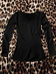 Attitoon Punk Wings, Heart And Cross Pattern V-Neck Long Sleeve T-Shirt, Suitable For Women, Halloween, Y2K Style, Streetwear, Retro, Back-To-School, Fall, Vacation, Casual Wear, Autumn/Winter, Hip-Hop, Style Core Aesthetics, Gothic, Cyber Gothic And Other Styles. - White - View 2