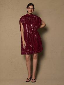 Freevana Gaun Tunik Ukuran Besar Berpayet Warna Burgundy dengan Lengan Pendek Model Kelelawar dan Kerah Tegak untuk Pakaian Pesta - Burgundy - View 3