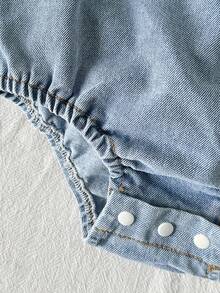 SHEIN Playful Pals Baby Boys' Denim Overalls, Casual, Fashionable, Versatile, Cute Design, Adjustable Straps, Relaxed Fit, Soft Cotton Denim Fabric, Suitable For Spring, Summer, Autumn, Winter - Medium Wash - View 4