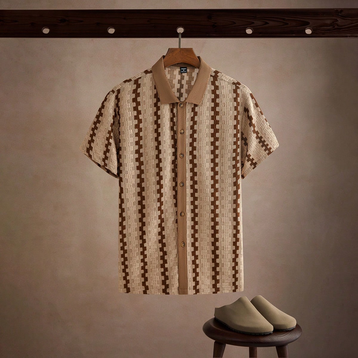 Camisa casual de verano para hombre con cuello de parche de color contrastante y botones delanteros