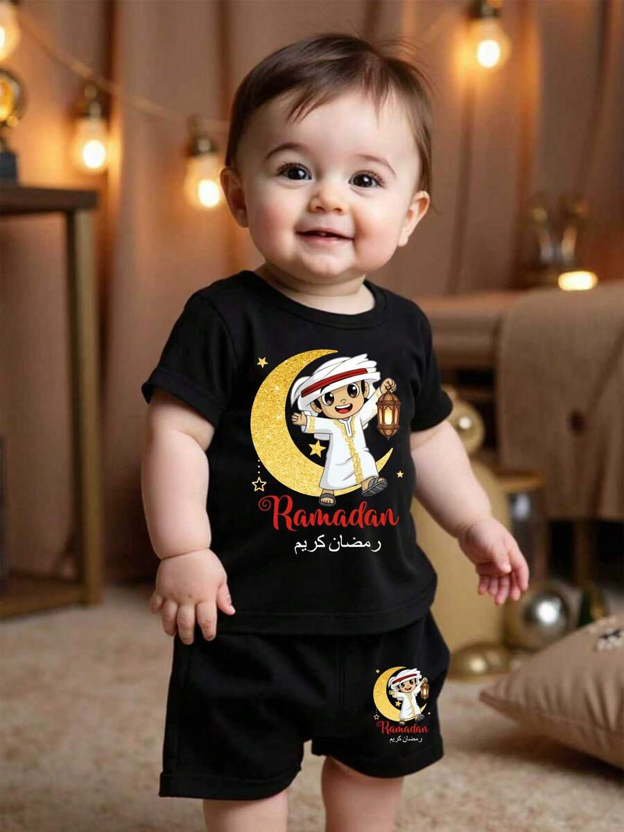 春夏男婴休闲时尚创意个性化清新简约可爱卡通月亮星星图案字母标语印花宽松T恤短裤套装,舒适温暖的夏季风格,适合春夏季节,节日氛围服装,婴儿黑色库尔塔,婴儿阿拉伯服装,黑色婴儿服装,男婴服装 - 黑色 - 查看 1