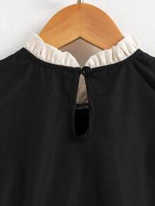 SHEIN 女童（小号）休闲连衣裙，黑色纯色上衣，白色蝴蝶结前襟无袖娃娃裙，A字裙摆，适合日常场合，春季 - 黑與白 - 查看 7