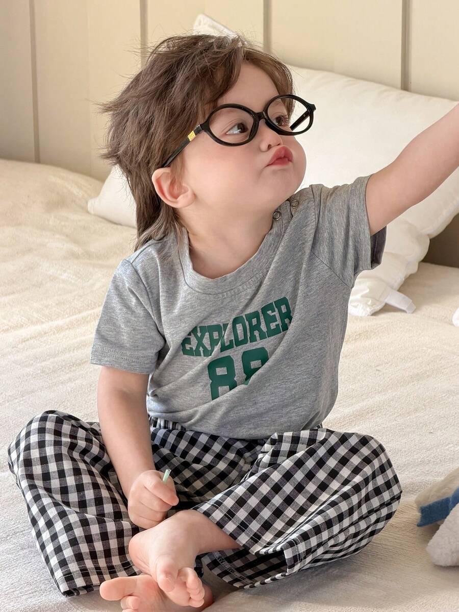 DAZY 男童休闲英文字母印花短袖T恤和格子宽松睡裤套装 - 灰色 - 查看 1