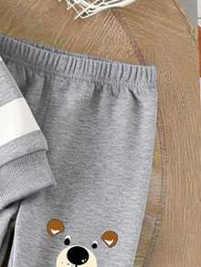 GraphicGems 两件套男婴休闲时尚套装，包括条纹小熊图案卫衣和配套运动裤，舒适百搭，适合秋冬春季穿着。 - 淺灰色 - 查看 5