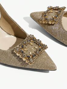 CUCCOO TILAWA Một đôi sandal cao gót mũi nhọn thanh lịch, chất liệu kim loại sáng bóng, tạo nên vẻ ngoài sang trọng và quyến rũ. Thiết kế gót mảnh giúp bạn tự tin hơn, phù hợp cho công sở, đám cưới, tiệc tùng và các dịp khác để thể hiện nét duyên dáng tinh tế độc đáo của bạn. - Rượu sâm banh - Xem 5