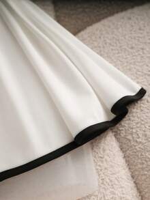 Franclia 女士白色黑色蝴蝶结前系带裹腰喇叭下摆休闲衬衫，适合日常穿着、通勤、下午茶和约会。