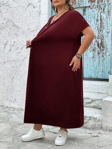 SHEIN CURVE+ 大码女装春夏时尚休闲宽松舒适日常短袖黑色V领口袋长裙，适合夏季穿着，也适合教堂穿着，展现复古富贵气质，适合教师穿着，适合机场穿着，适合曲线身材，也适合度假海滩穿着/沙滩裙/海滩度假装/海滩必备单品/毕业典礼/下午茶派对穿着 - 酒紅色 - 查看 4