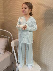 DAZY Bộ đồ ngủ cho bé gái gồm áo dài tay cài cúc và quần dài, phối ren tương phản. - màu xanh lá - Xem 7