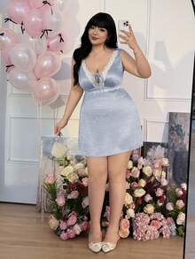 CovetEZ 大码女式深V领蕾丝拼接性感派对连衣裙 - 淺藍色 - 查看 4