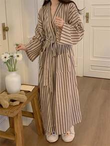 春秋季简约欧式长袖睡袍/和服，条纹长款家居服，轻薄纯色，春秋季新款，舒适V领长袖带口袋，女士休闲睡袍 - 杏色條紋 - 查看 3