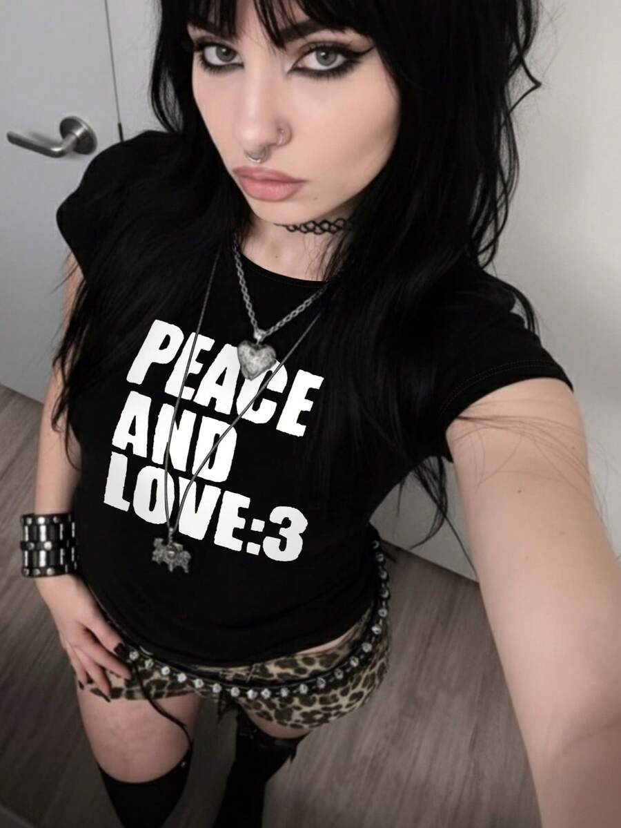 SHEIN Y2K 美学街头风女式T恤，休闲哥特字母印花短袖90年代复古Grunge修身Emo女孩上衣 - 黑色 - 查看 1