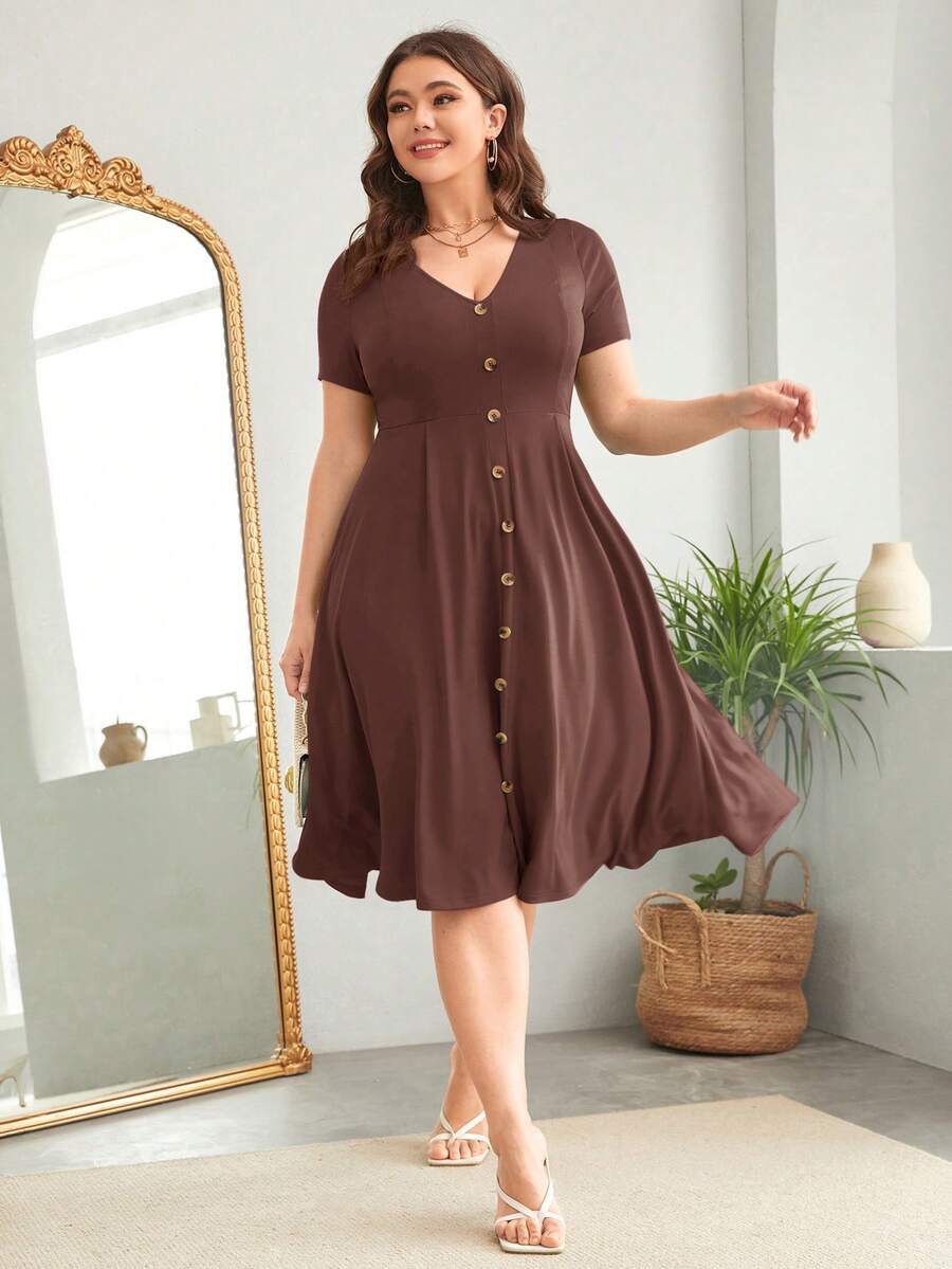 SHEIN Clasi 大码女式V领短袖单排扣休闲连衣裙 - 棕色 - 查看 1